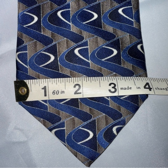 Vintage Ruffini Geometric Blue Geometric Men's Italian Silk Tie Made in the USA - Picture 6 of 6